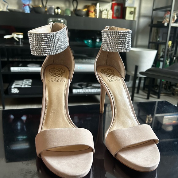 NIB Nude Pink Vince Camuto Suede/Nubuck sandals with Crystal Detail - Picture 4 of 8